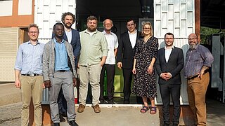 Gruppenfoto mit 9 Personen aus dem deutschen und ghanaischen Projektteam
