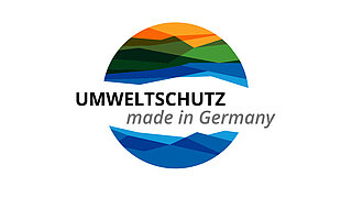 Logo der Exportinitiative mit blau, grün, orangener Kugel, darauf in Schrift "Umweltschutz made in Germany"